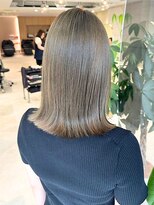 ミズチャーム(Ms.CHARM)&nbsp;外ハネミディ/透明感グレージュ