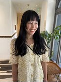 ロングヘアと顔周りのレイヤーカットで簡単オシャレに◎