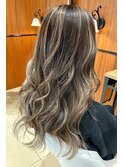巻き髪ロングハイライト