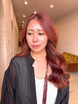 ゴカン(gokan) 【チェリーレッドが映える】ゆる巻きロング