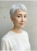【セシルカット】極上グレイヘア。透明感あふれる若見えショート