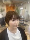 ナチュラルな束間のあるショートボブ