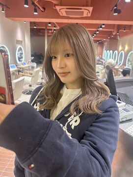 ヘアーアンドメイク ビス(HAIR&MAKE bis) ブリーチ1回で作るミルクティーカラー