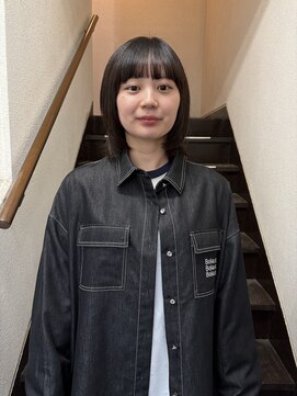 バトン(BATON) ミディアムレイヤー レイヤーカット 顔周り