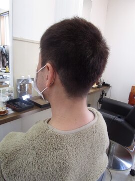 コアフィールフィス(COIFFURE fils) 《見附　今町》メンズ　大人　すっきり刈り上げ