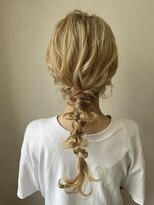 シェリ(Cheri) 個性派編みおろしヘアアレンジ