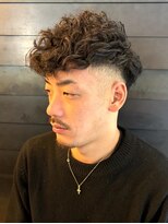 ディスイズバーバーセカンド(THIS IS BARBER 2nd)&nbsp;ツーブロック　スペインカール　黒髪　緩めパーマ　ストリート