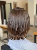 顔周りレイヤーカットくびれヘアミルクティーベージュカラー