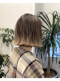ハイライトグラデーション切りっぱなしボブ外はねボブハイトーン