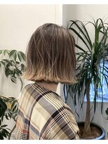 ヲタク(wotaku.)&nbsp;ハイライトグラデーション切りっぱなしボブ外はねボブハイトーン