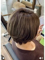 トータルビューティーステラ(TOTAL BEAUTY STELLA)&nbsp;ノンジアミンカラーザクロペインターでベージュに白髪ぼかし白髪