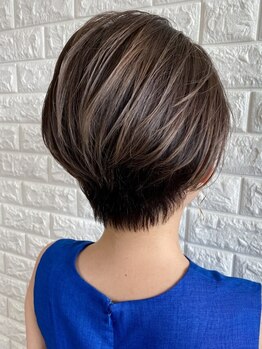 シェリ(cheri)の写真/【西大路駅すぐ】当店自慢の明るく染まるグレイカラー◇髪にも優しいこだわりの薬剤で透明感ある艶髪へ♪ 