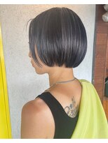 コーパル(copal)&nbsp;透明感ある暗髪グレー・丸みのミニボブ