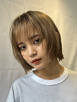 サンク 原宿 表参道(cinq) ブリーチダブルカラーミルクティーベージュボブ顔まわりレイヤー