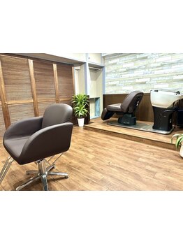 周りを気にしない個室空間でリラックスして過ごせる"LIEN HAIR"一つの部屋にシャンプー台まで完備◎