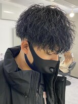 スパイラルパーマツイストパーマアップバング短髪メッシュ
