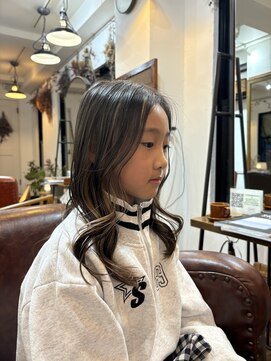 ロウスリー(Lowsly) 顔まわりハイライト&イヤリングカラー