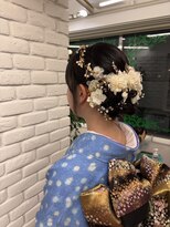 シェイプガーデンカメアリ(SHAPE GARDEN kameari)&nbsp;飾りでカチューシャ風シニヨンスタイル