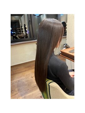 エルサフィロ キタハマ(el zafiro kitahama) 20×30×40代×縮毛矯正×ツヤ感 UP×ストレートスタイル