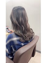 kamie 元町【カミエ】&nbsp;こなれ感　ミディアムレイヤー