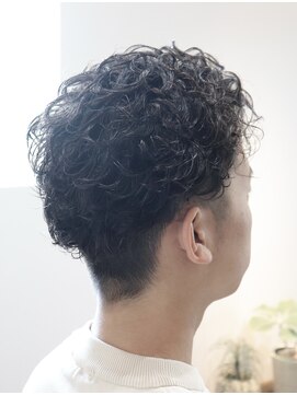 ウィスカーヘアー(whisker hair) ハードパーマ