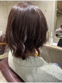 ピンクベージュ