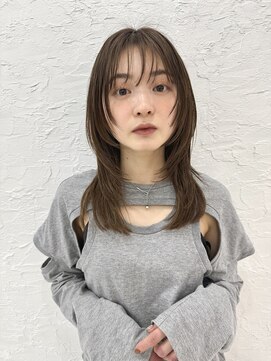 ユイル(Uil) 小顔前髪顔周りレイヤー×グレージュカラー デザインカラー