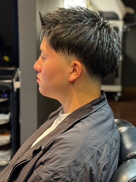 レオザバーバー(LEO the Barber) アップバング　爽やかショートヘア　ビジネス　フェードカット