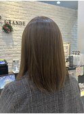 オリーブベージュ