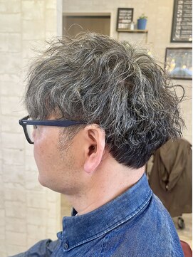 クオリア(Quaria) スパイラルパーママッシュウルフ 無造作ツーブロック大人ヘア