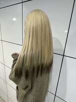 ヘアーアンドメイク ビス(HAIR&MAKE bis)&nbsp;抜きっぱなしブロンド【西尾瑠華】