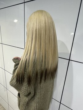 ヘアーアンドメイク ビス(HAIR&MAKE bis) 抜きっぱなしブロンド【西尾瑠華】