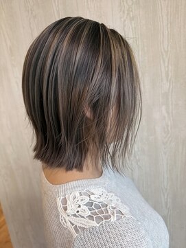 タブーセントラル(TABOO Central) シャドールーツ/白髪ぼかし/タッセルボブ