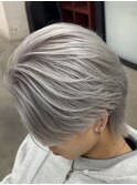 シルバーカラー毛流れセンターパートウルフブリーチカラー原宿