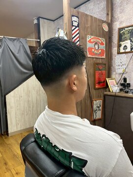 MEN’S HAIR/サーフカール/刈り上げセンターパート/印西