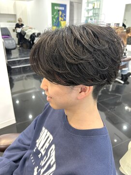 テテ(TETE) ニュアンスパーマ/センターパート/刈り上げ