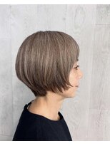 プロッソル 山本店(PROSOL)&nbsp;前下がりショートボブ白髪ぼかしハイライトグレージュカラー