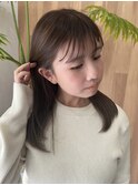 オリーブベージュ