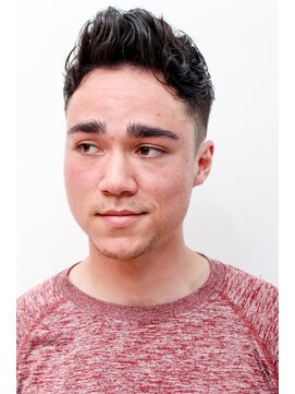 メリケンバーバーショップ コウベ(MERICAN BARBERSHOP KOBE) アップバングネープレスグラデーションフェード刈り上げ