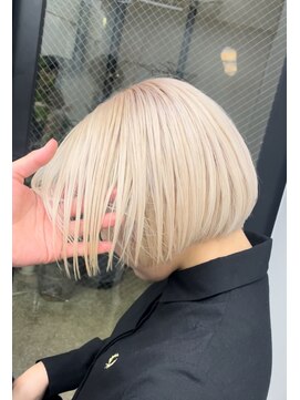 ヴァーディ オモテサンドウ(Vardy omotesando) ホワイトカラー・ハイトーンボブ・ハイトーンベージュ・表参道