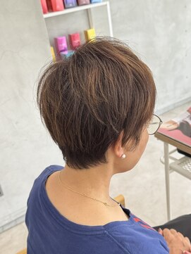 レヴィア(REVIA) ショートボブ白髪ぼかしハイライト脱白髪染め