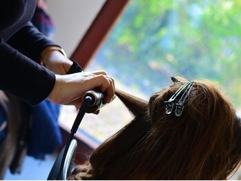 ヘアーサロン コモレビ(Komorebi.)の写真/一人の女性スタイリストが最初から最後まで担当*お悩みやライフスタイルに寄り添い髪質に合わせてご提案!