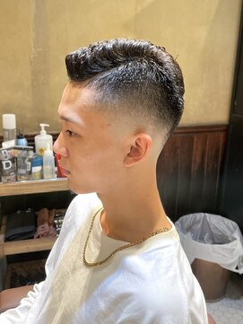 カーニ(KANi) スキンフェード/アイロンパーマ/震災狩り