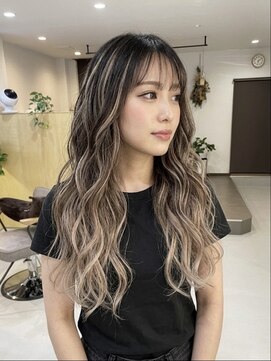 チオ(Chio) シールエクステで叶える！コントラスト際立つ大人ハイライト