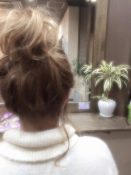 ヘアーデザイン ルシア(Hair Design Lucia) 抜け感お団子ラフアレンジ