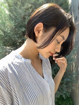 ミィ 表参道(mee.) 【mee.】ハセガワヒトシ 柔らかい 耳かけショートボブ