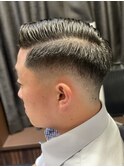 サイドパートスキンフェードスタイル