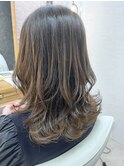 オリーブベージュ