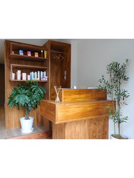 気さくなスタイリストが、マンツーマン施術でお客様1人1人のお悩みに向き合い、施術致します♪