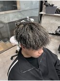 メンズパーマ金メッシュ縦落ちツイスパマッシュ